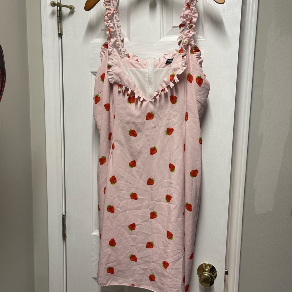🦇 6/$25🦇 Strawberry Dress